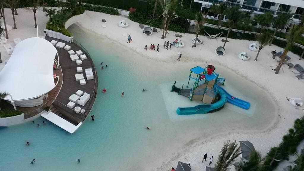 Azure Urban Beach Resort Manila By Radlett Exterior foto