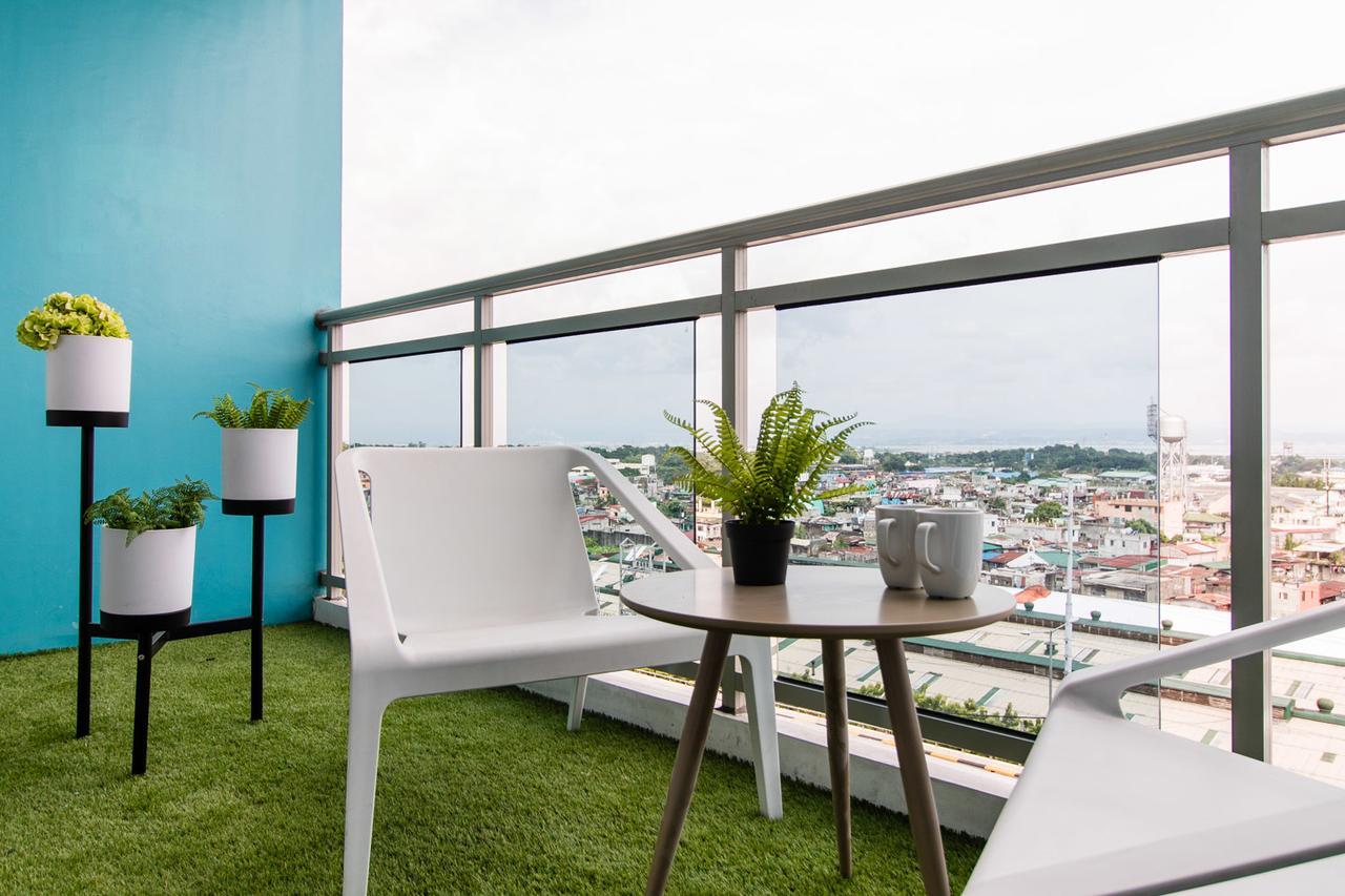Azure Urban Beach Resort Manila By Radlett Exterior foto