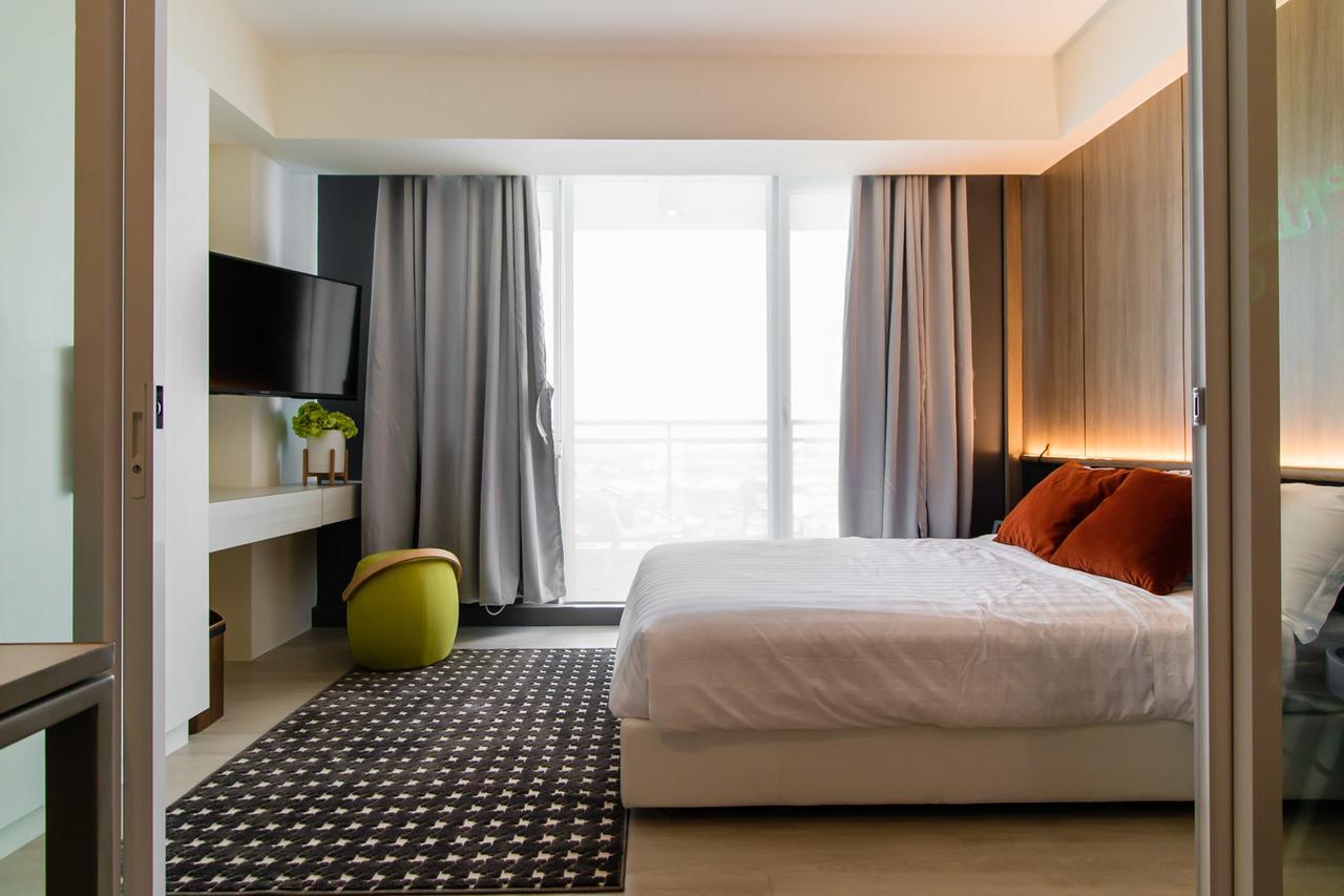 Azure Urban Beach Resort Manila By Radlett Exterior foto